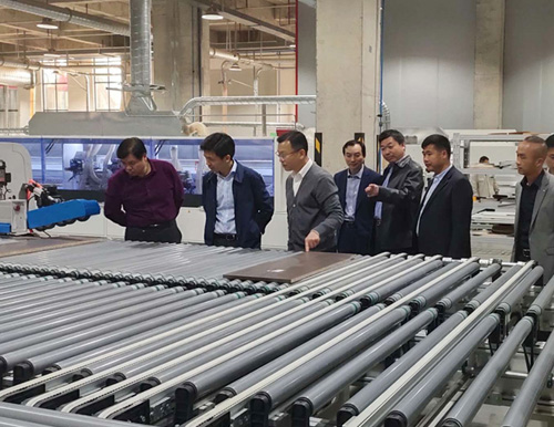  長豐縣委副書記、縣長李命山蒞臨易高家居視察指導工作