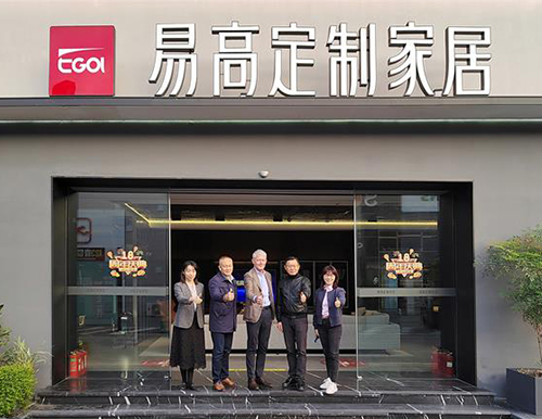歡迎奧地利愛(ài)格市場(chǎng)總監(jiān)Georg Prager、愛(ài)格中國(guó)總經(jīng)理陳艷敏、上海惟嘉經(jīng)貿(mào)有限公司董事長(zhǎng)吳敏一行蒞臨易高家居參觀考察！